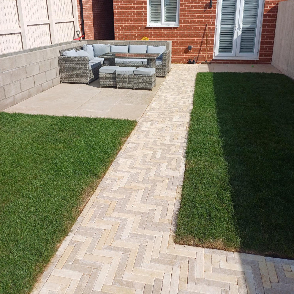 DijonPearlTumbledLimestoneSetts200x50x50mmprj2