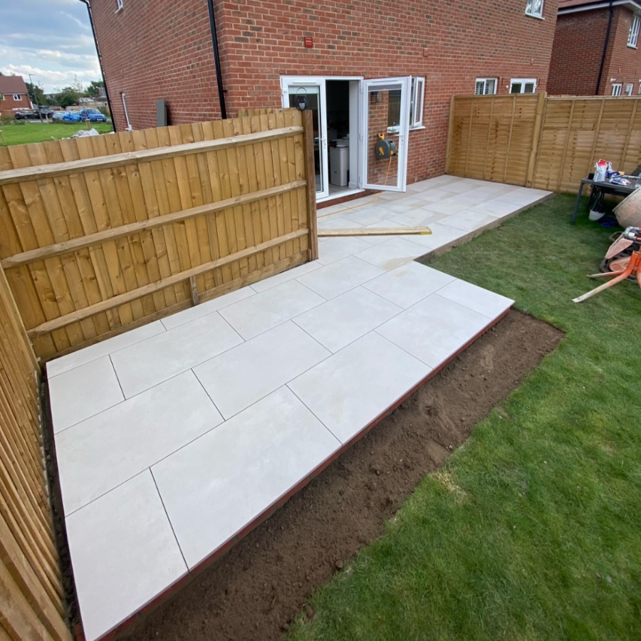 Padova Off White Outdoor Porcelain Paving Slabs - 900x600x20 mm